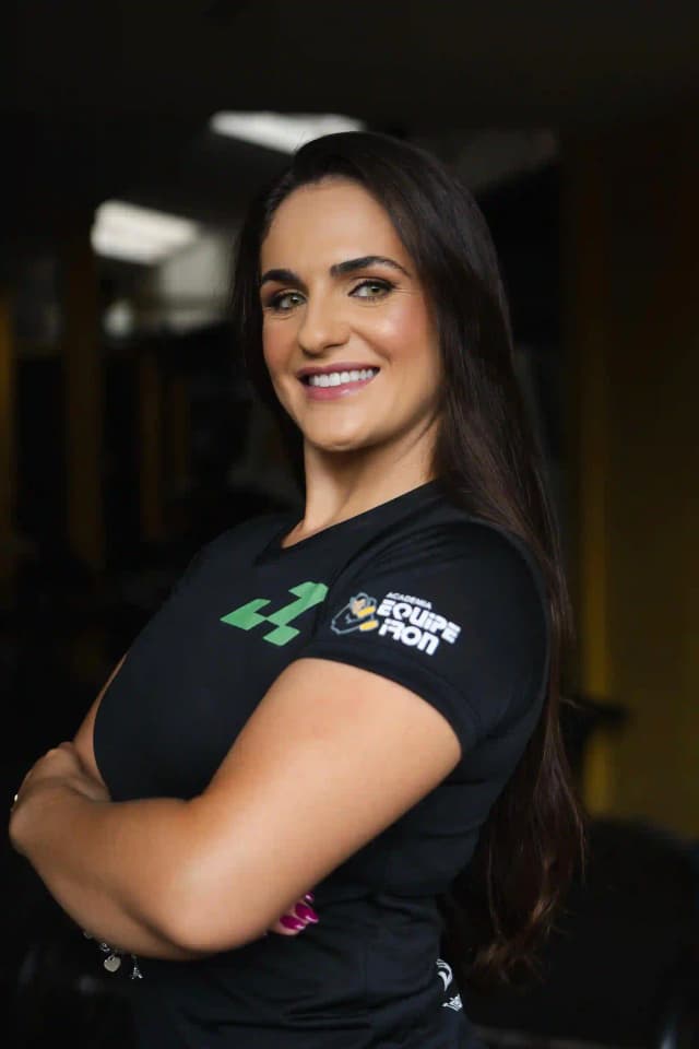 Foto de Jeniffer Zamoner, especialista em emagrecimento